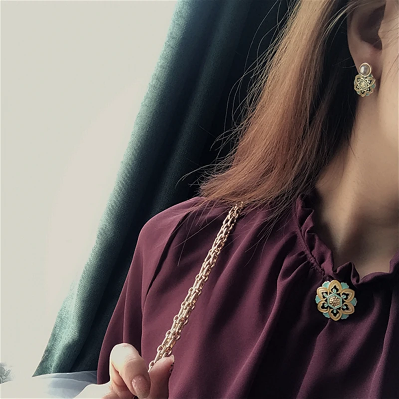 Серьги-гвоздики Женские винтажные с искусственным жемчугом и цветком 2020 |