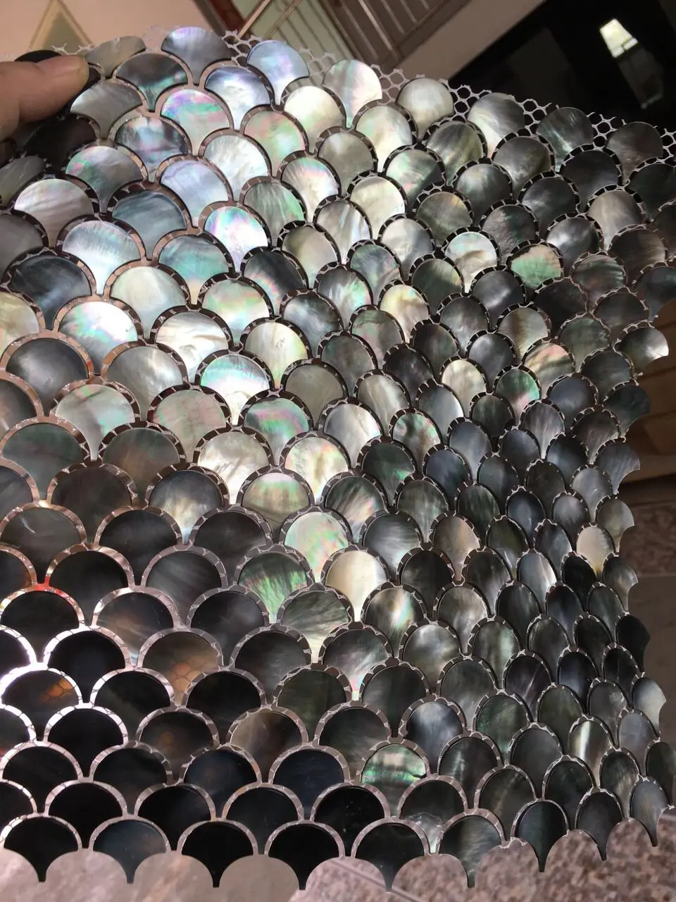 

2mm Thickness Natural Black Lip Fish Scale Shell Mosaic Mother of Pearl Tile Kitchen Backsplash Bathroom Wall Tiles MOP201128