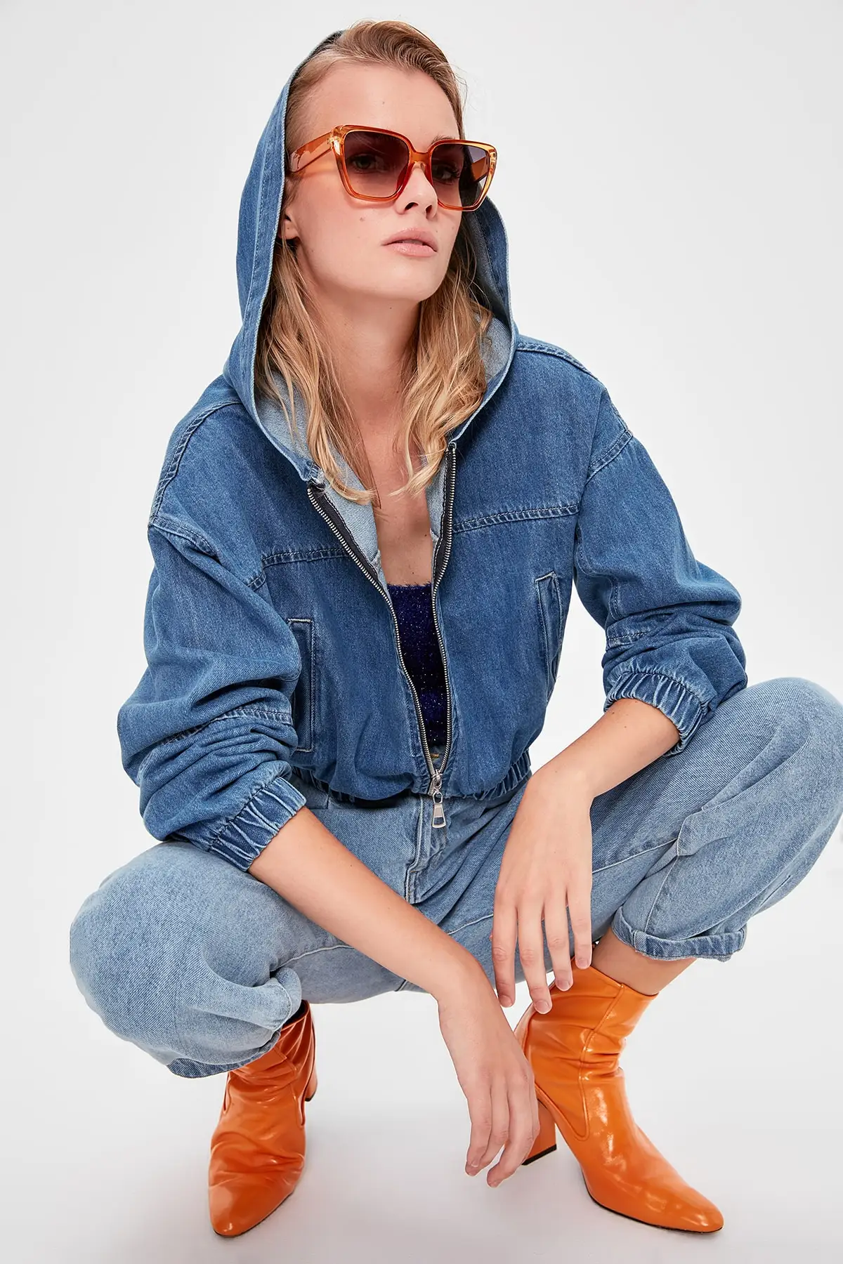 Синяя джинсовая куртка-бомбер с капюшоном Trendyol TWOAW20CE0192 | Женская одежда