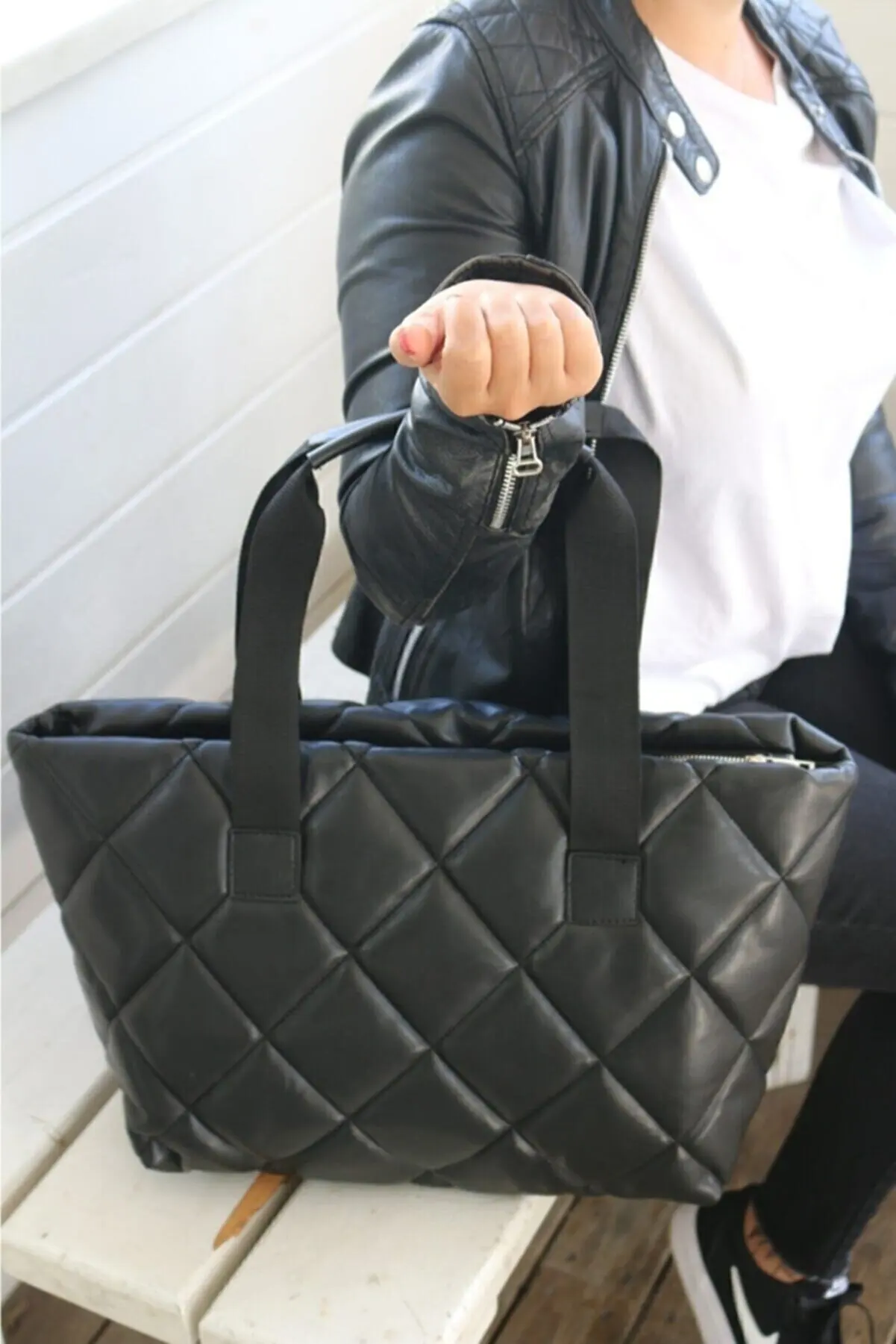 

Lunablu Black Women's Large Quilted Embroidered Hand Shoulder Bag Patent Leather Shiny 2022 Fashion Trend Black White Stylish
