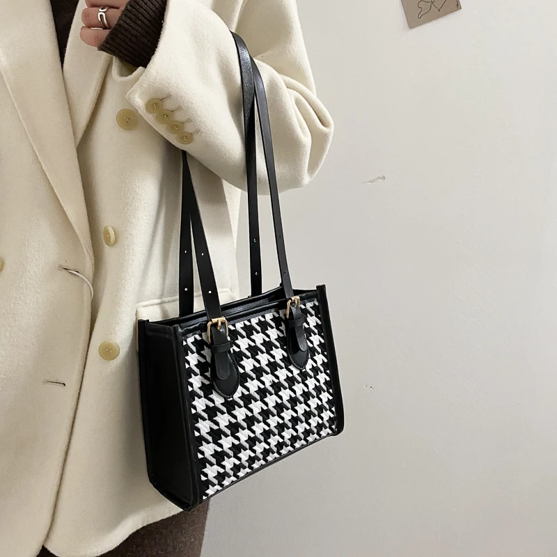 

Retro lazy style portable small bag female high-end sense houndstooth wild shoulder bag ins tide armpit bag