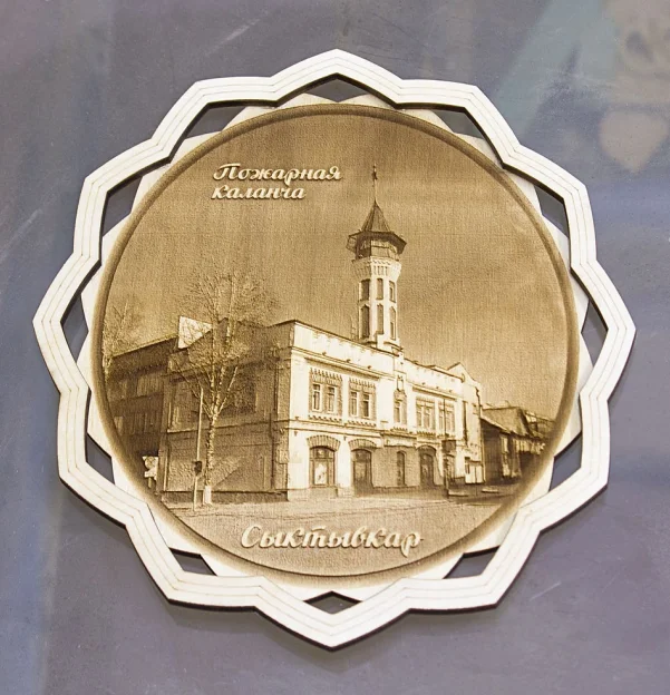 Тарелка сувенирная из дерева &quotПожарная каланча&quot |