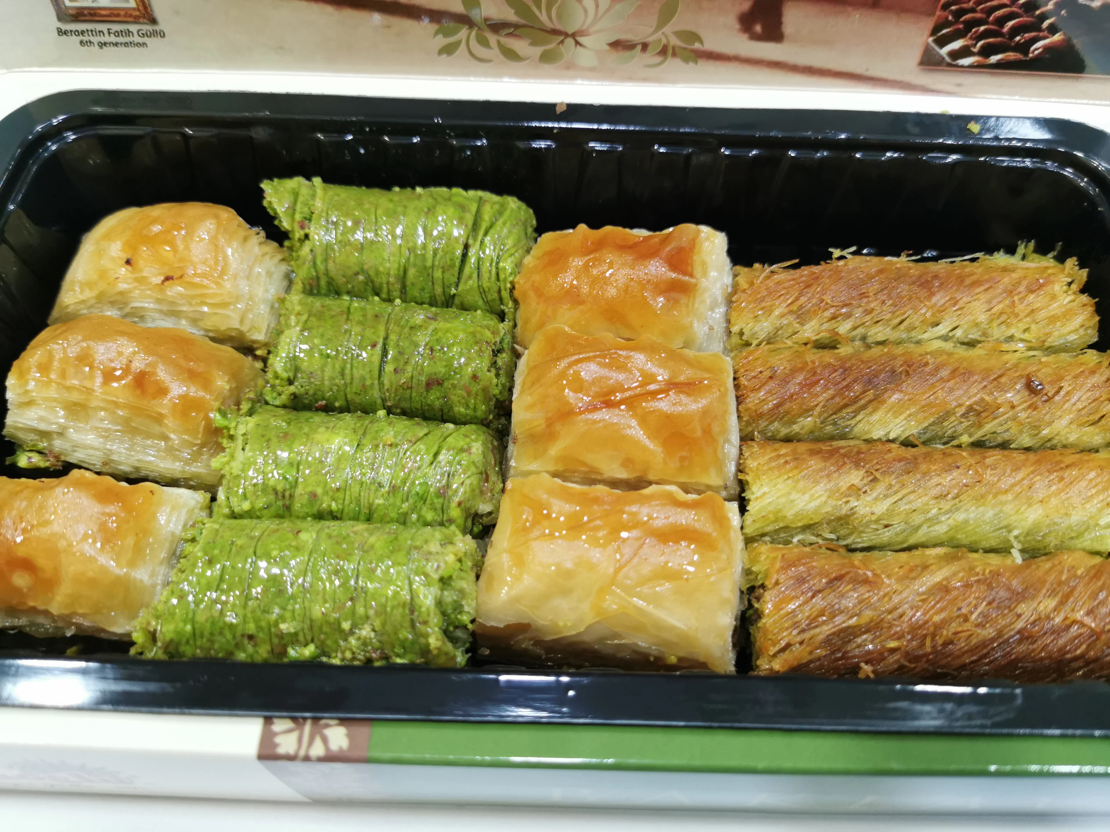 

Gulluoglu Assorted Turkish Baklava, 14 pieces (500 gr - 1.1 lb) (1Pack)