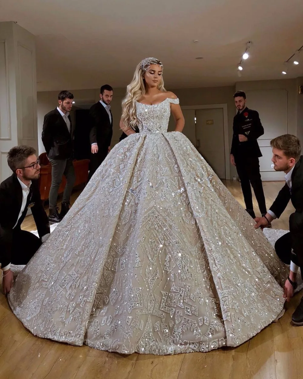 Robe De Mariee роскошное бальное платье с бусинами свадебное платье в Дубае Глубокий вырез с открытыми плечами Свадебные платья со шлейфом