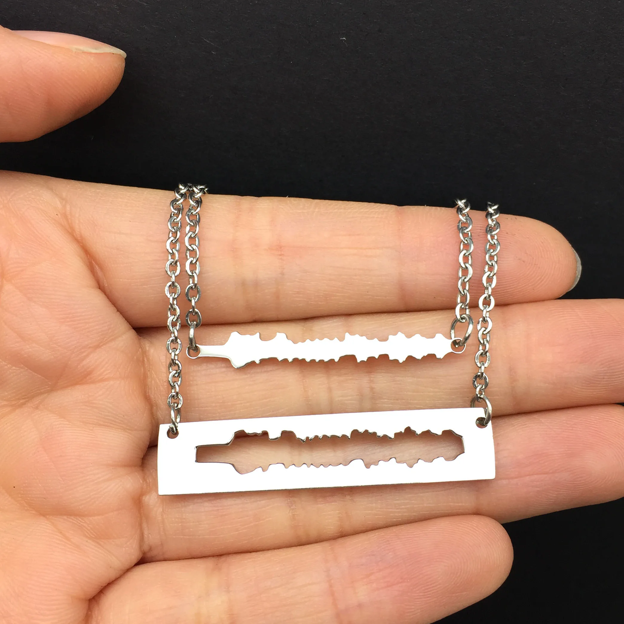 

Fashion Matching Couple Sound Necklaces Couple Necklace Set Soundwave Pendant Stainless Steel Jewelry YP8659