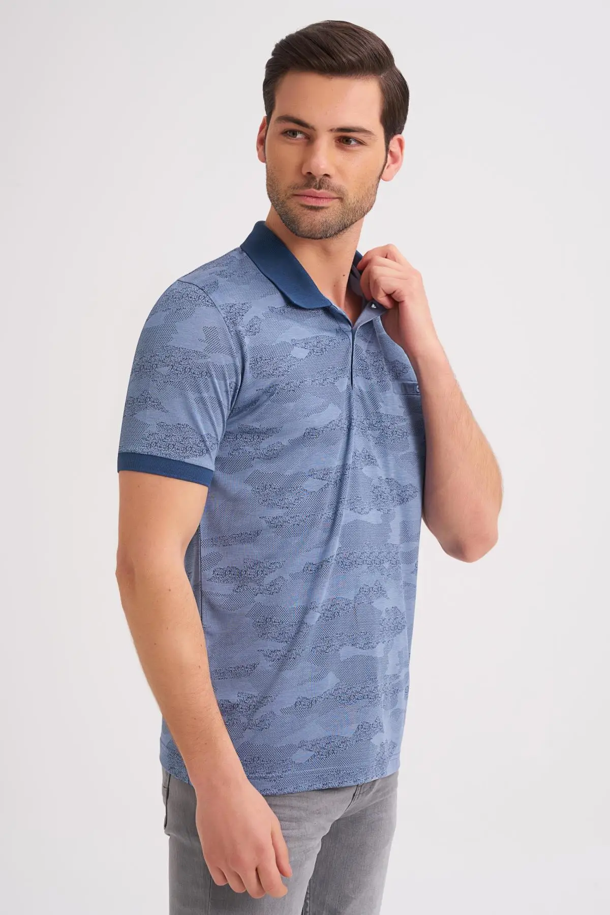 

Line Knitwear Male Polo Collar T-Shirt