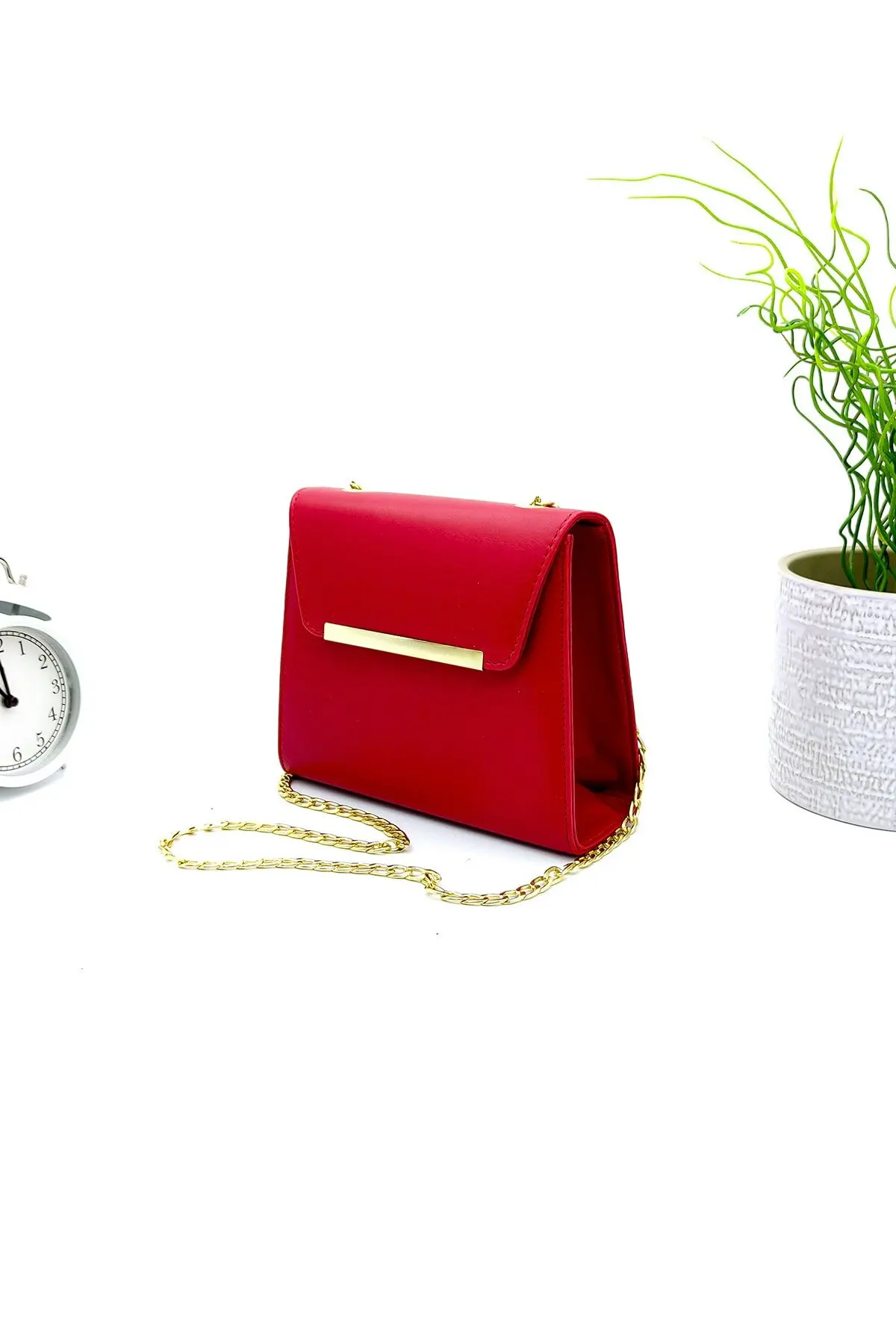 

Women's Red Chain Flat Bag