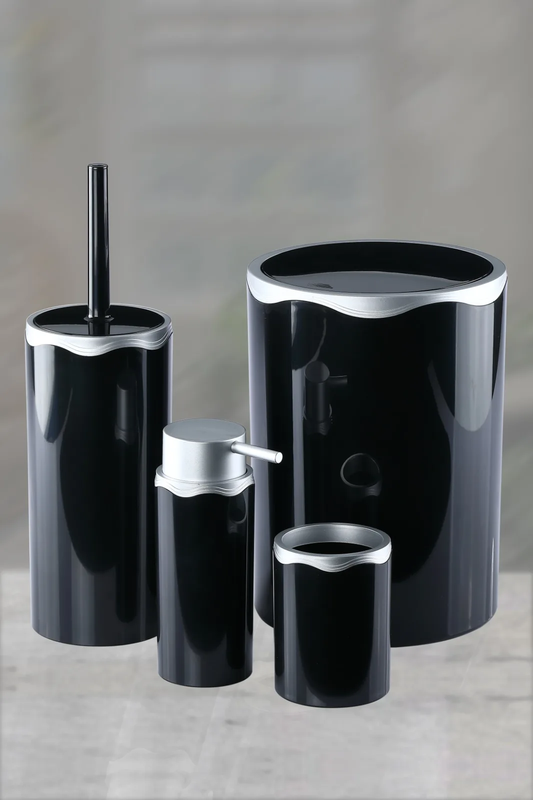 

Bath Set-White- Gold Gold/Black