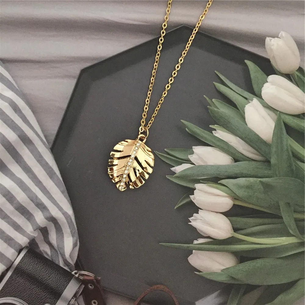 Ожерелье-чокер с подвеской в виде листьев из прозрачного камня | Украшения и