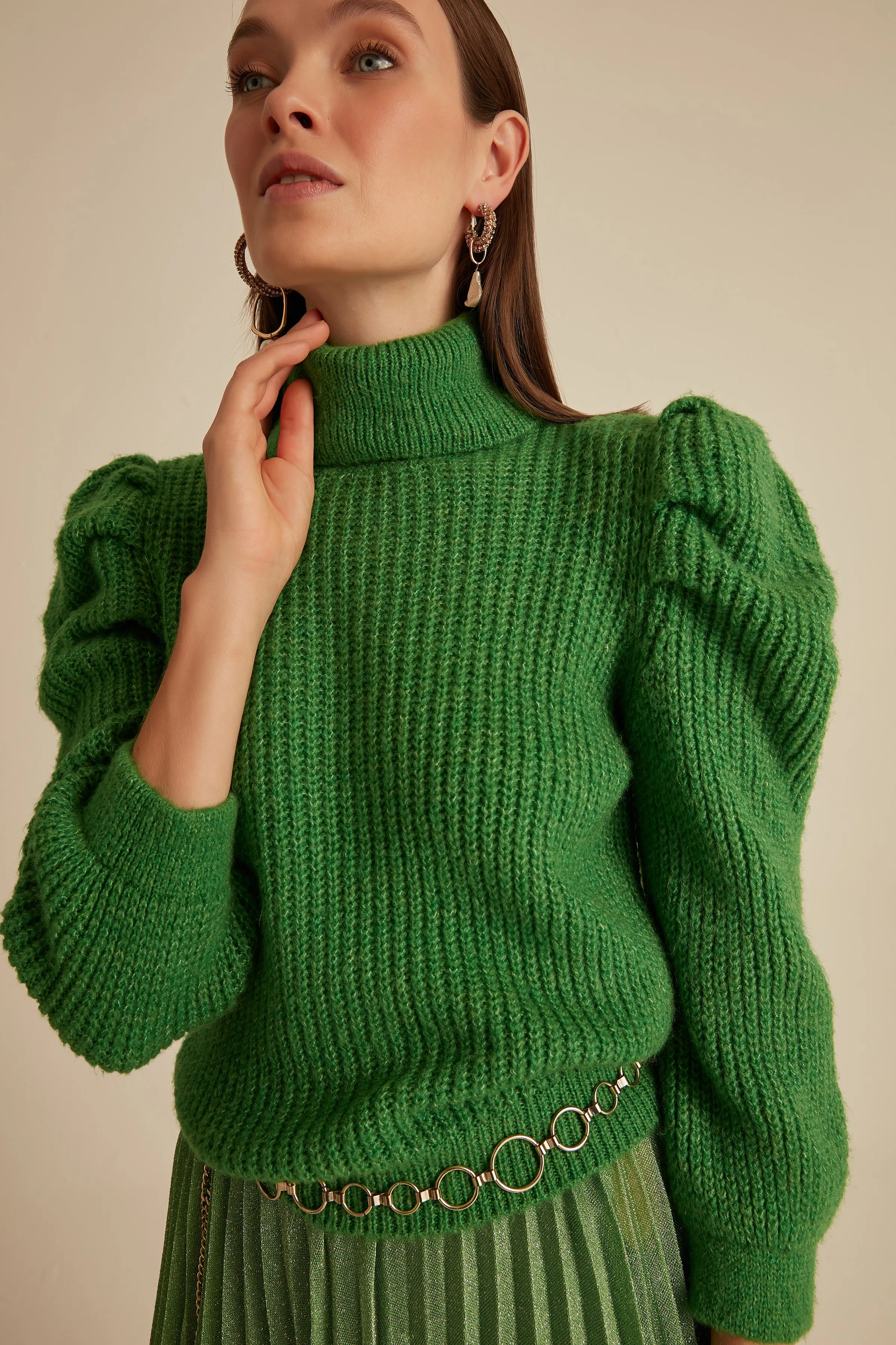 Свитер Joinus вязаный с пышными рукавами джемпер воротником-стойкой зеленый свитер