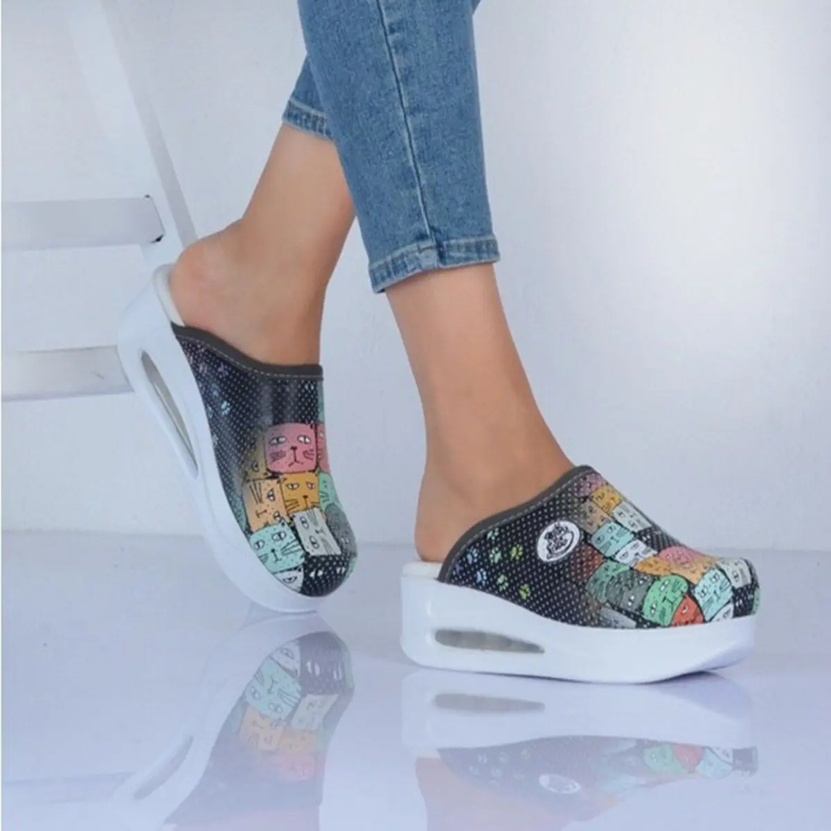 

2022 New Orthopedic Sabo Women Slippers Sandals Shoes Nurse Doctor Hospital Medical Casual Quality Soft Comfort Anti-Slip Clogs