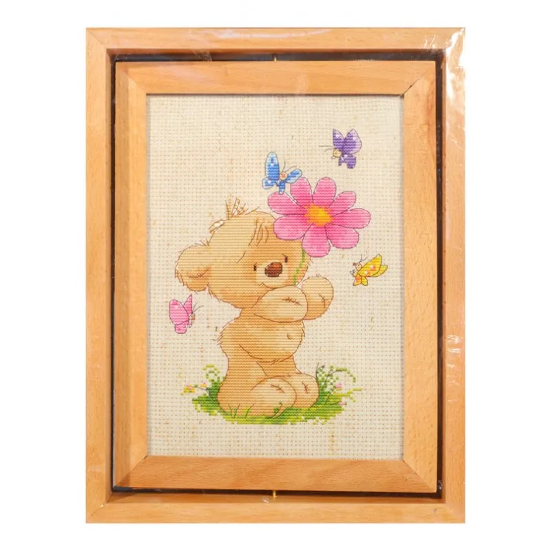 &quotМишка с цветком&quot Набор для вышивания крестиком 27х20 6см рамкой. Белоснежка.