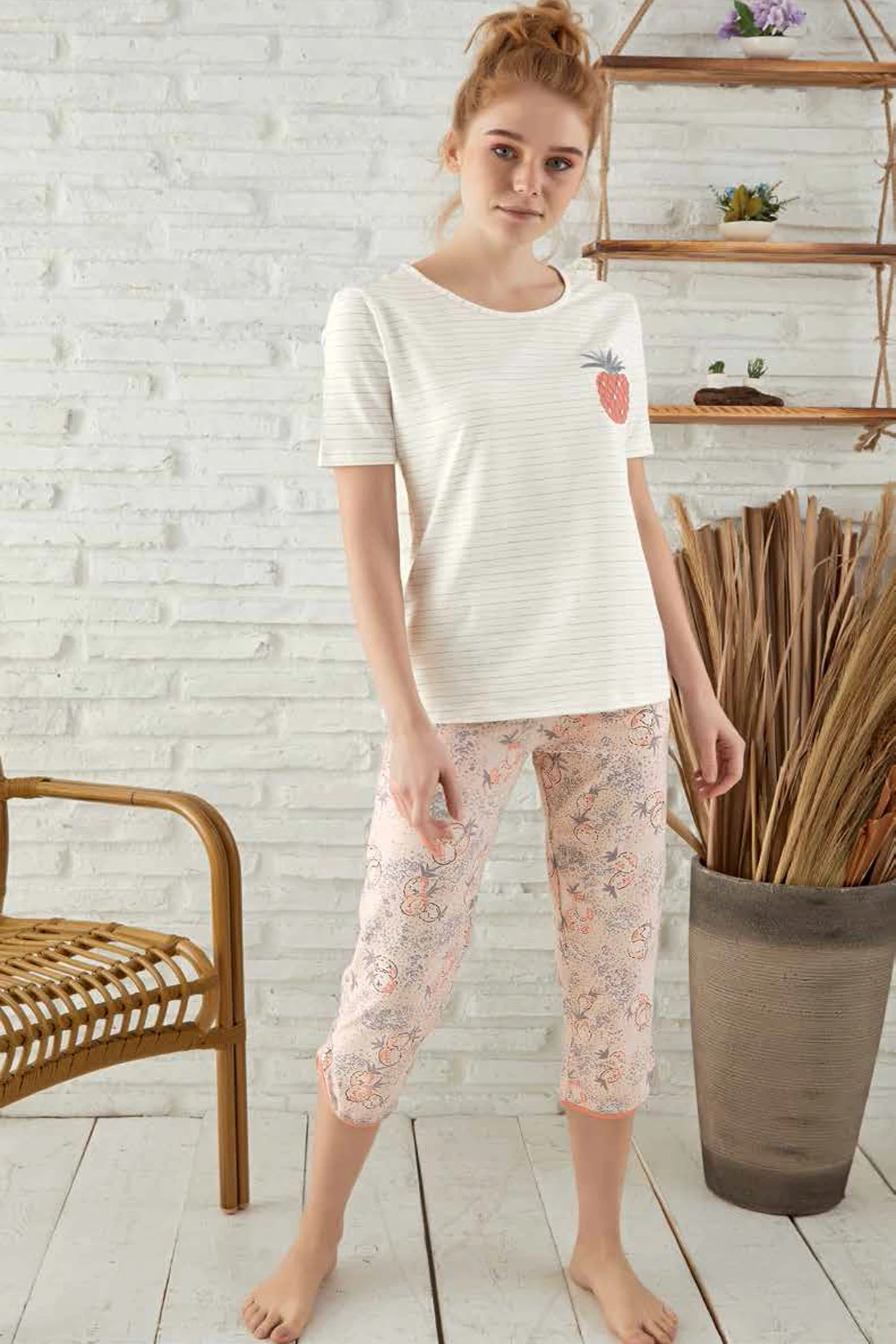 

Half Sleeve Printed Capri Pyjamas Set - RNL-RZL2308