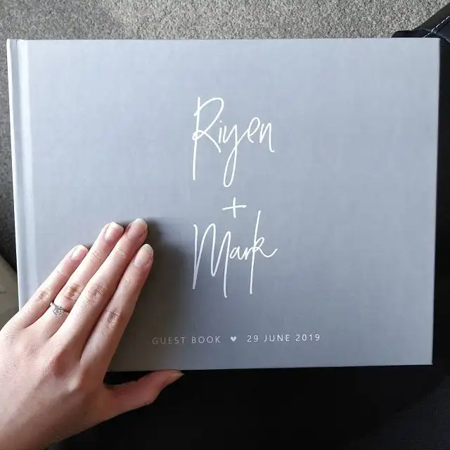 Персонализируйте любую свадебную гостевую книгу любого языка из розового золота