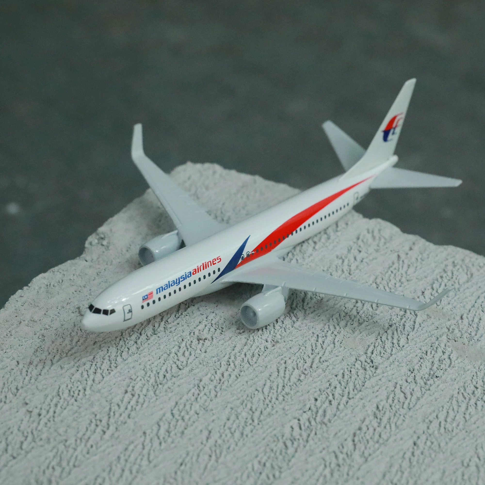 

Модель самолета Malaysia Airlines, модель самолета Боинг 737, 6 дюймов, металлический самолёт, коллекция миниатюрных мото, Eduactional игрушки для детей