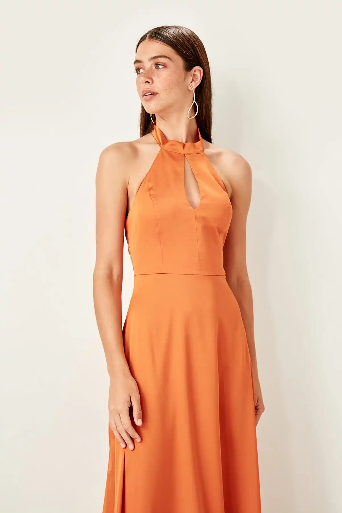 Trendyol вечернее платье с низким вырезом TPRSS19BB0555