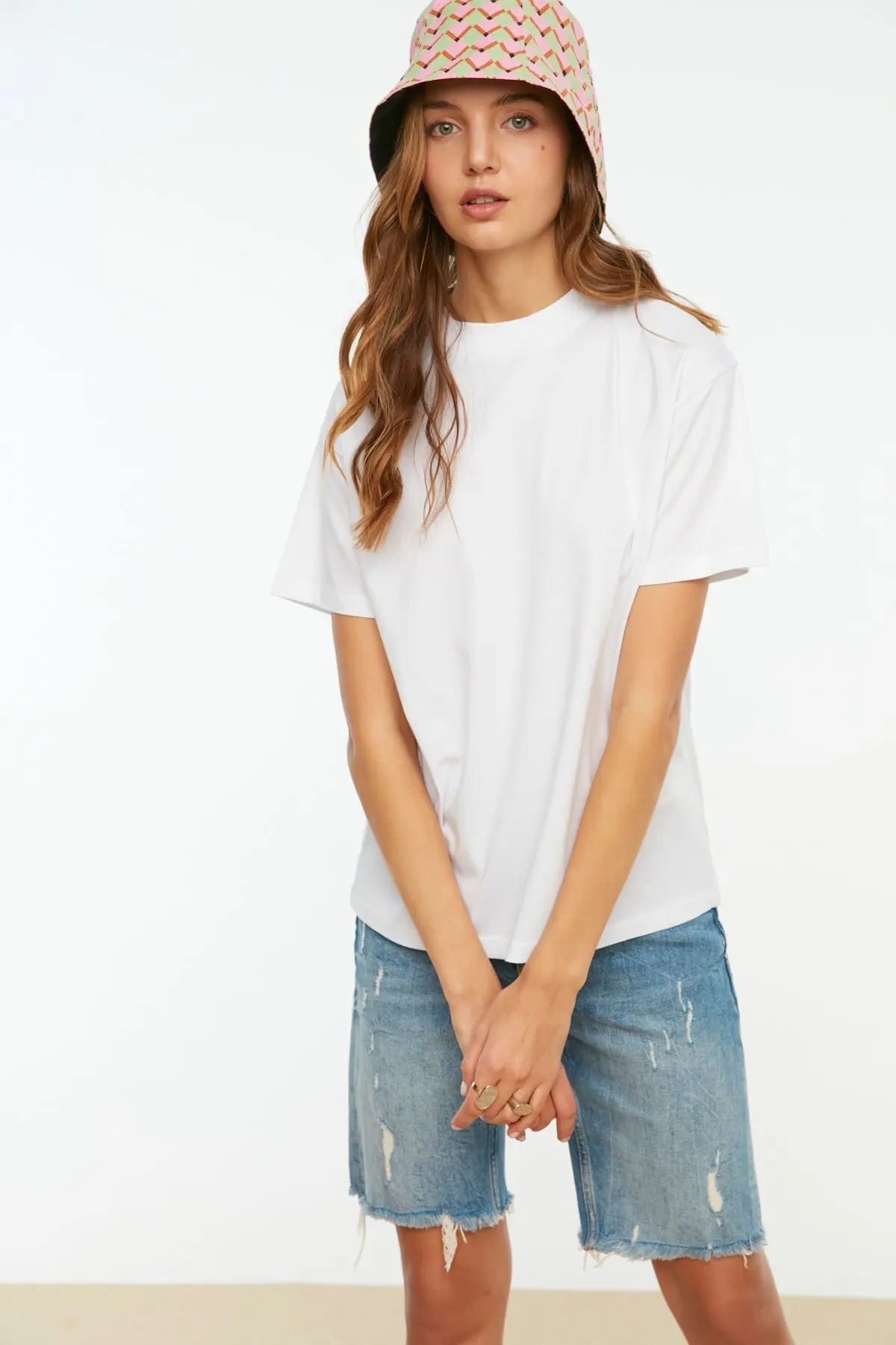 

White Sheer Neckline Basic Knitted T-shirt TWOAW20TS0096