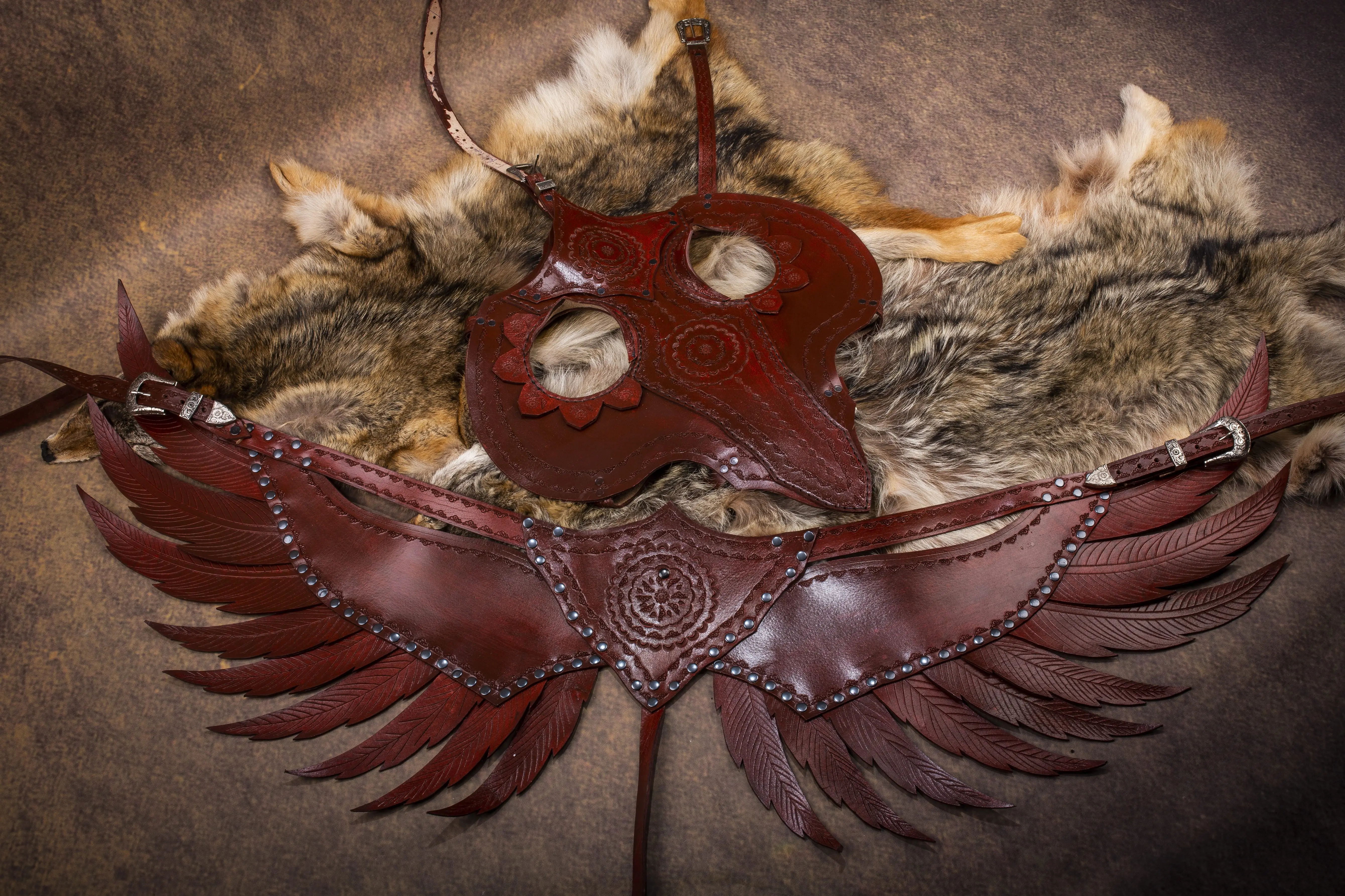 Кожаный костюм с лошадью броня нагрудник уздец головной убор воин лошадь tack |