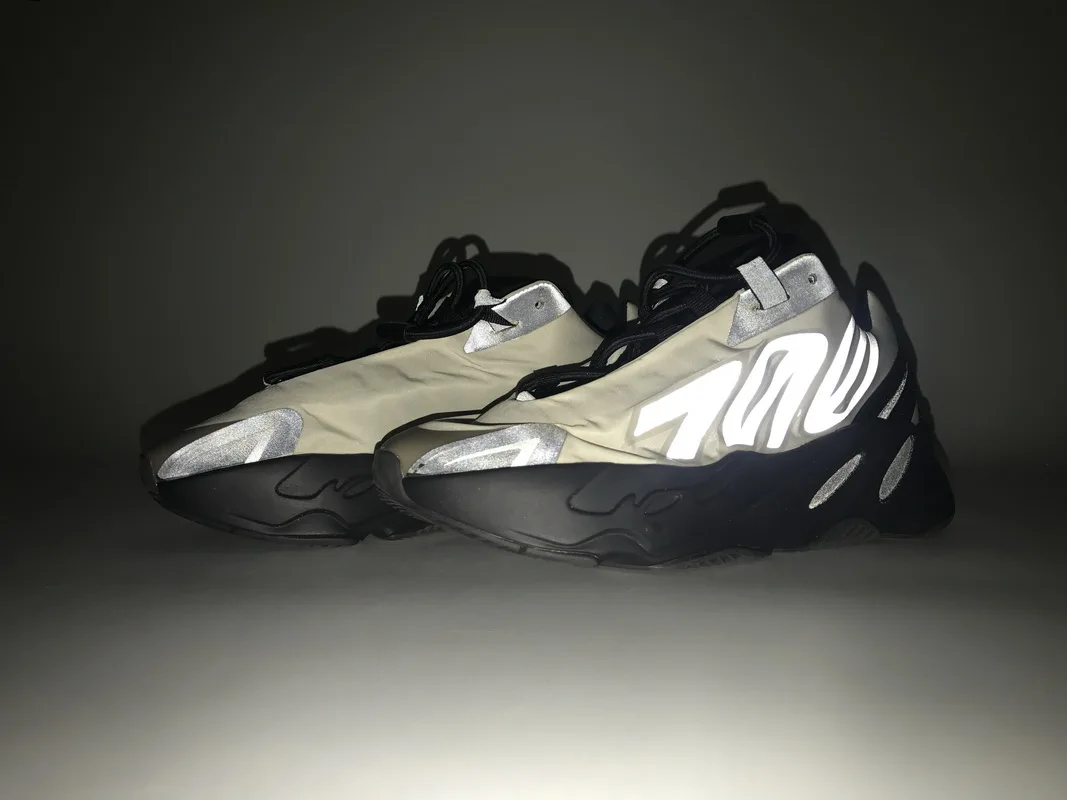 

2021 New TOP Quality Boost 700 MNVN Bone Men and Women Fashion Sneakers Classic Outdoor Running Shoes Size Eur 36-46