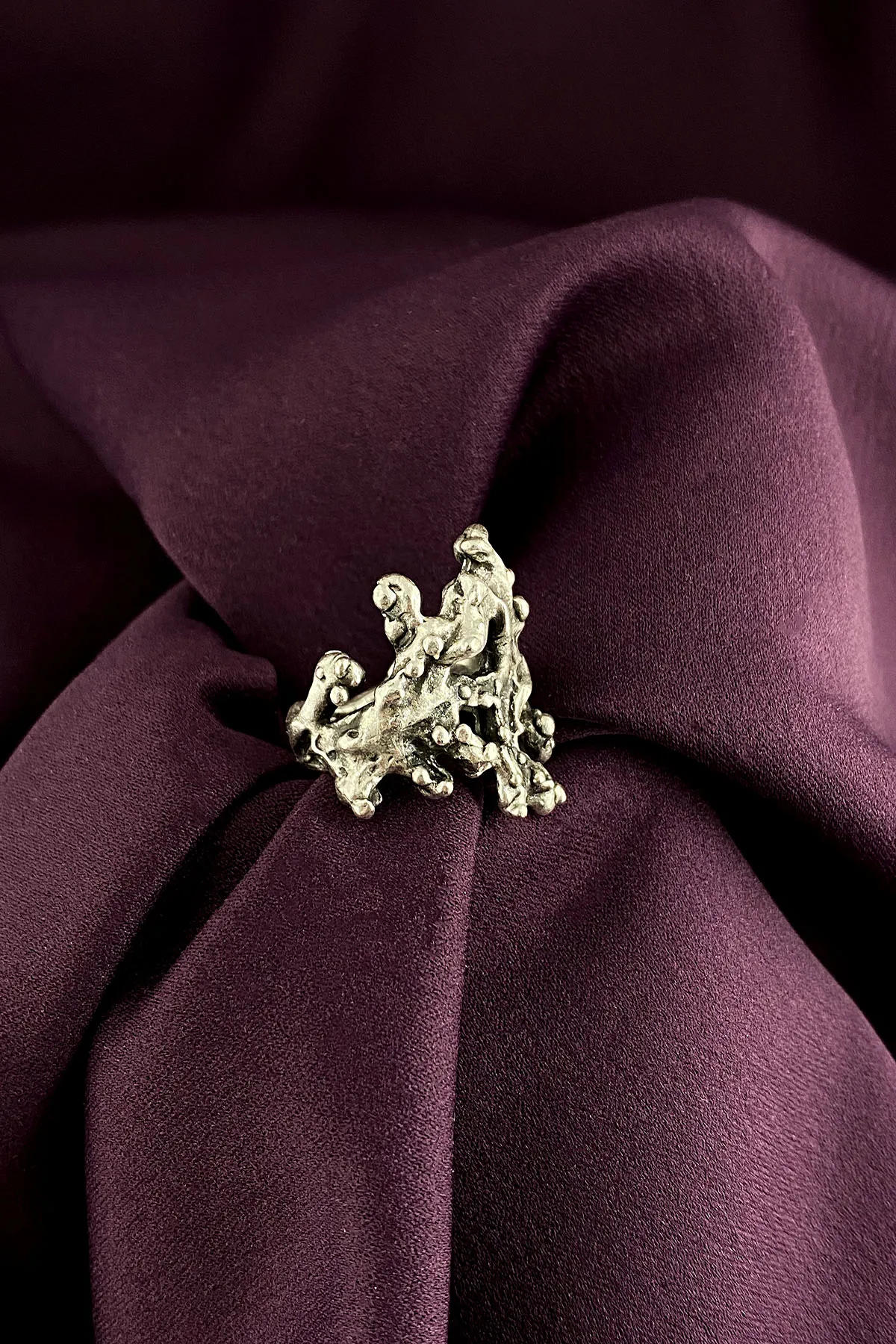 

Coral Figured Ring Antique Silver Plated Ring