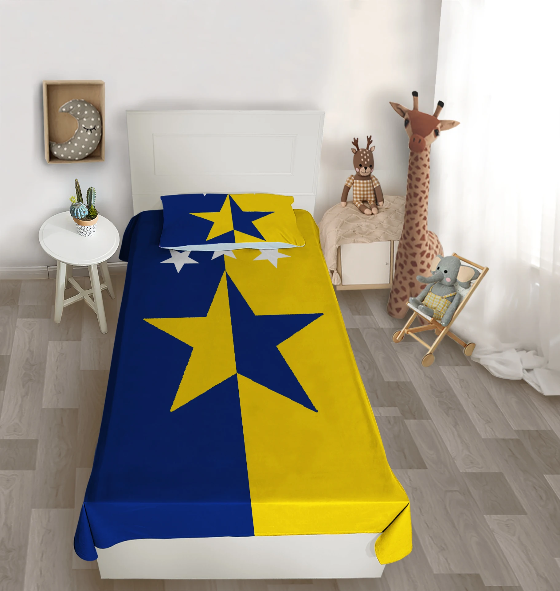 

Çocuk odası yatak örtüsü yıldız beyaz sarı mavi renkli yatak örtüsü