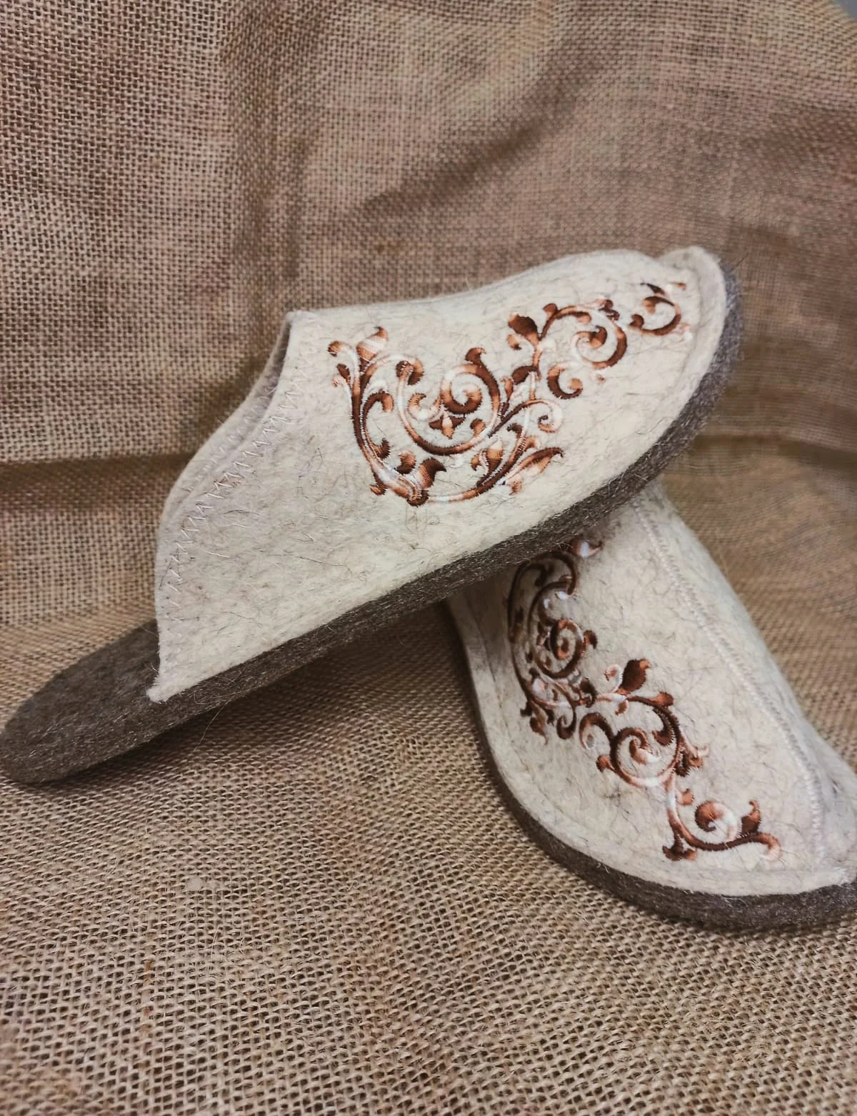 татарские войлочные тапочки. валяные тапочки с узором. вязаные тапочки зинаиды скурихиной. валяные женские тапочки от валенкиопт. вязаные тапочки татьяны мертоглу.