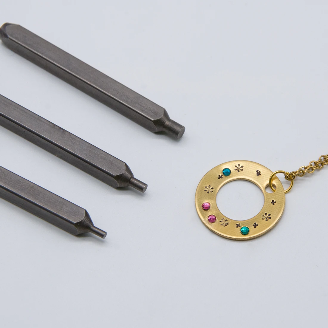 

Hole Punching fee for one pack of aluminum tag