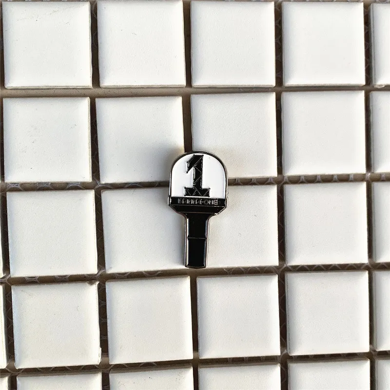 Metal Brooches Pin Bangtan Boys Broche Male SEVENTEEN TWICE GOT7 Lapel Pin BLACKPINK JIMIN JUNG KOOK V SUGA RM EXO Brooch YH368
