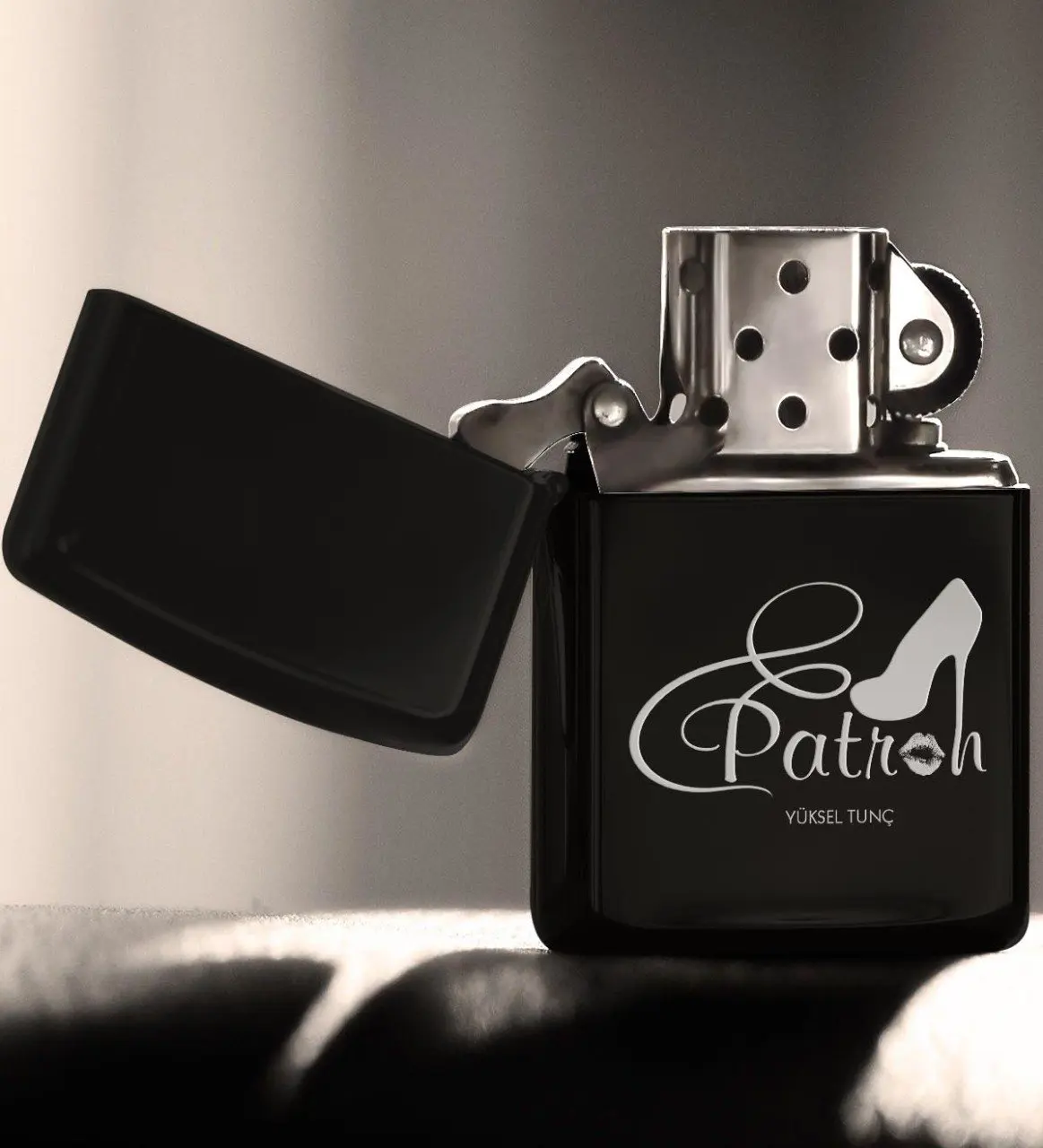 

Personalized Professional Boss Gasoline Black Metal Cigarette Lighter-1