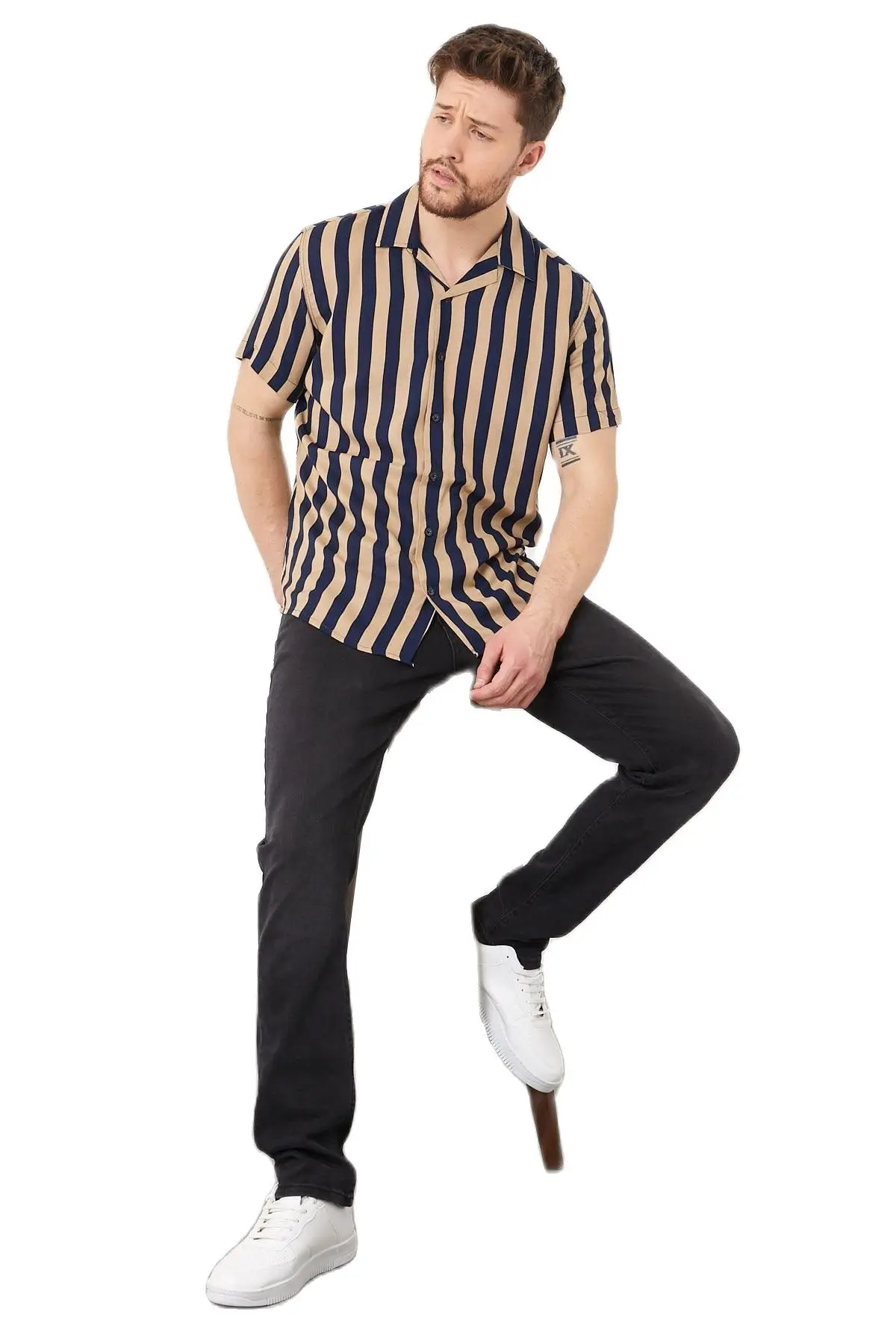 

2021 Мужская рубашка в полоску с лацканами уличная одежда с коротким рукавом, с пуговицей, на каждый день, модная, повседневная обувь летние фу...