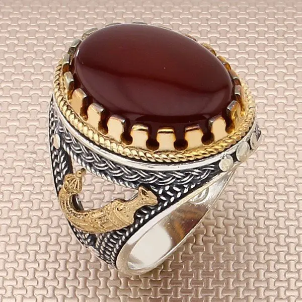 Мужское серебряное кольцо с красным овальным агатом