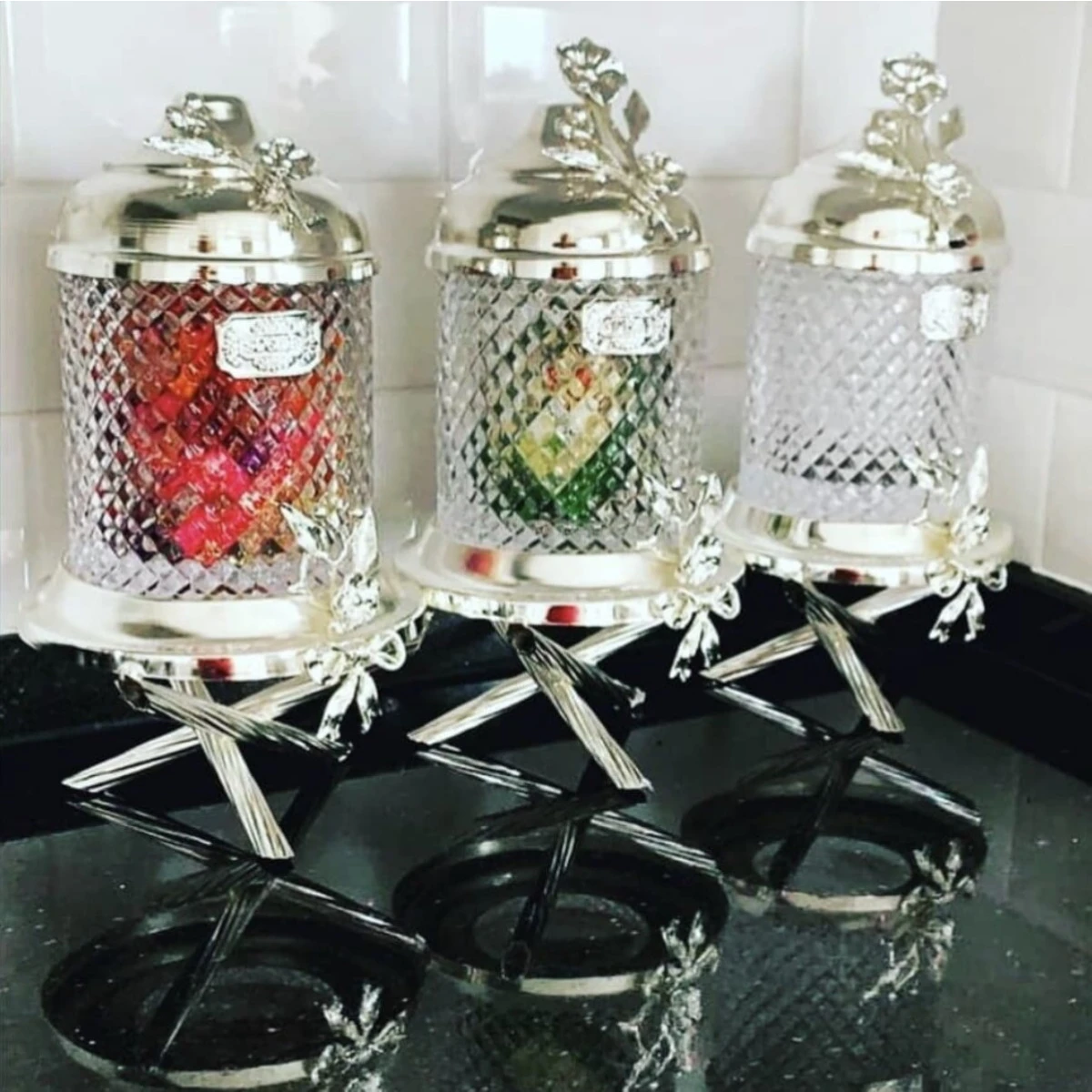 

Кухонный прозрачный стеклянный набор банок набор специй 3 Parça + подставка + крышка под заказ Хрустальное стекло латунь металл 5 звезд Ручная ...